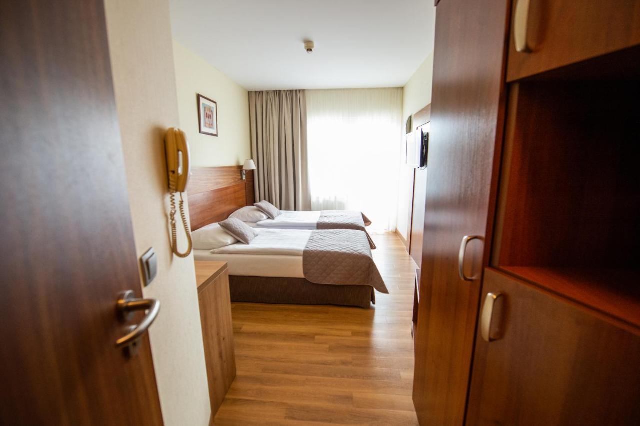 Hotel Ostaniec Kroczyce Exterior photo